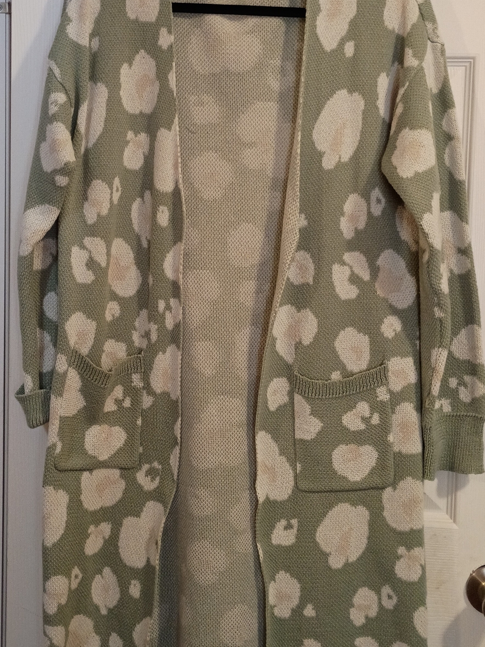 ANDRÉE BY UNIT Light Sage Green Knit Cardigan with Cream Accents